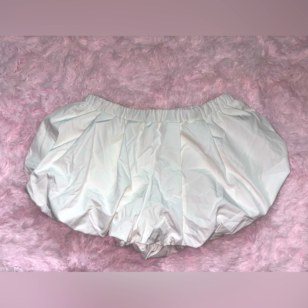 NEW L White Bubble Shorts